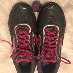 Brooks women’s sneakers